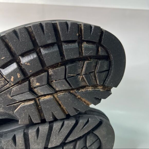 It’s a tan black and pink Icebreaker Waterproof Lace up boots - Picture 10 of 16